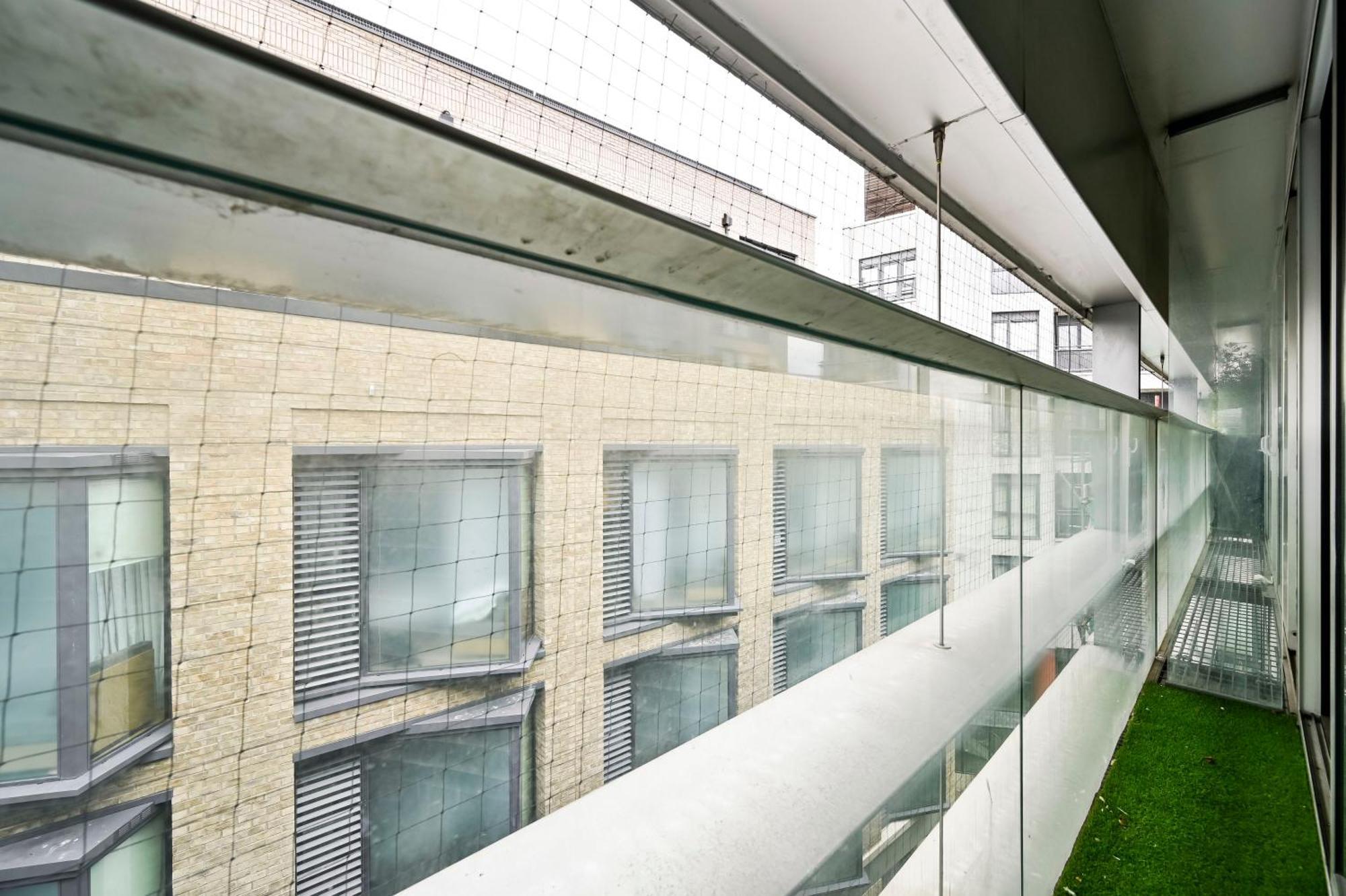 Lovely 2-Bed, Sleeps 6, Near Stratford Station & Abba Voyage, Лондон Экстерьер фото