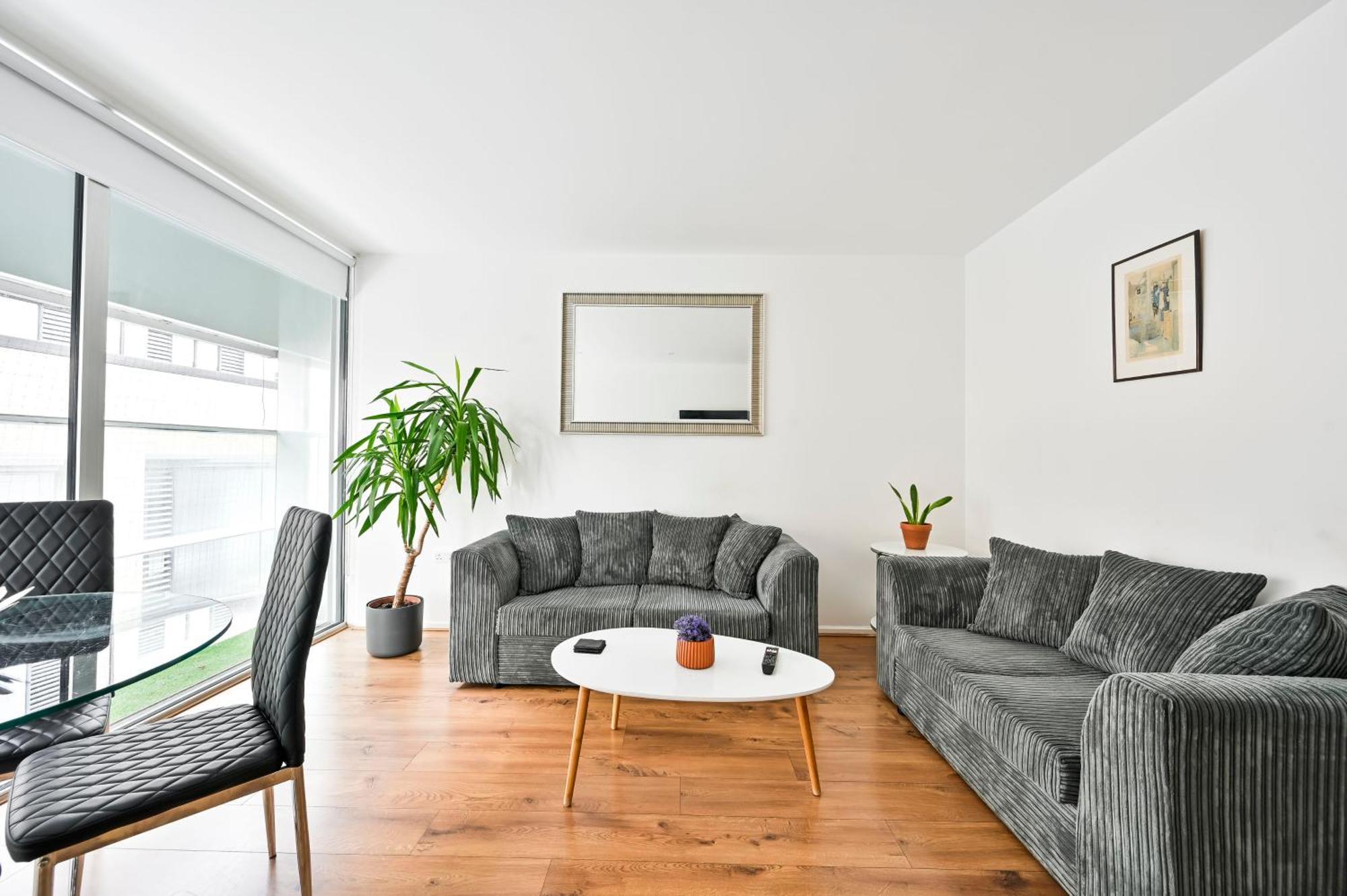 Lovely 2-Bed, Sleeps 6, Near Stratford Station & Abba Voyage, Лондон Экстерьер фото