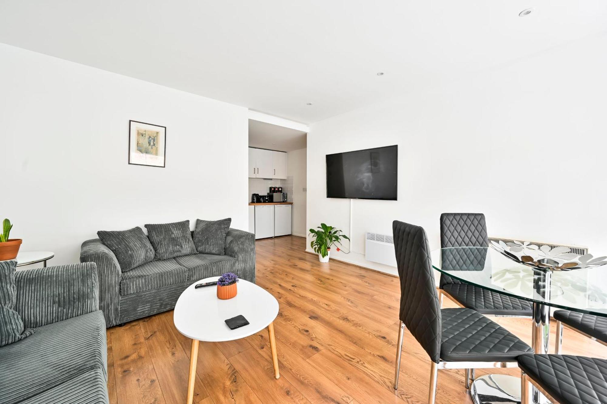 Lovely 2-Bed, Sleeps 6, Near Stratford Station & Abba Voyage, Лондон Экстерьер фото