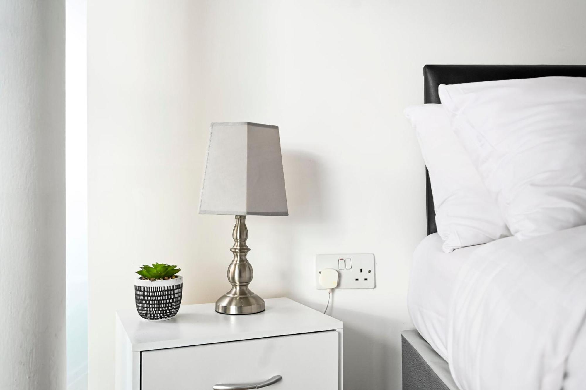 Lovely 2-Bed, Sleeps 6, Near Stratford Station & Abba Voyage, Лондон Экстерьер фото